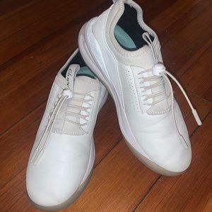WOMEN'S BRILLIANT WHITE CLOVE SHOE